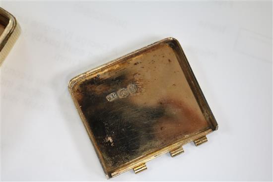 A George IV engine turned silver gilt double lidded snuff box by John Linnit, London, 1822, 71mm.